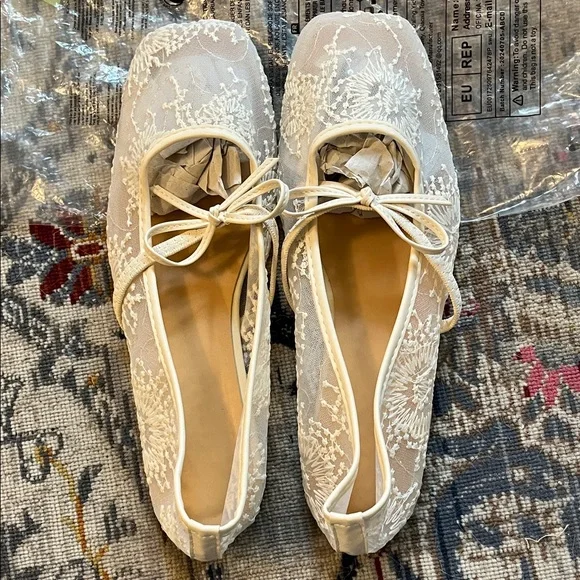 Mesh White Lace Ballet Flats - Picture 6 of 7